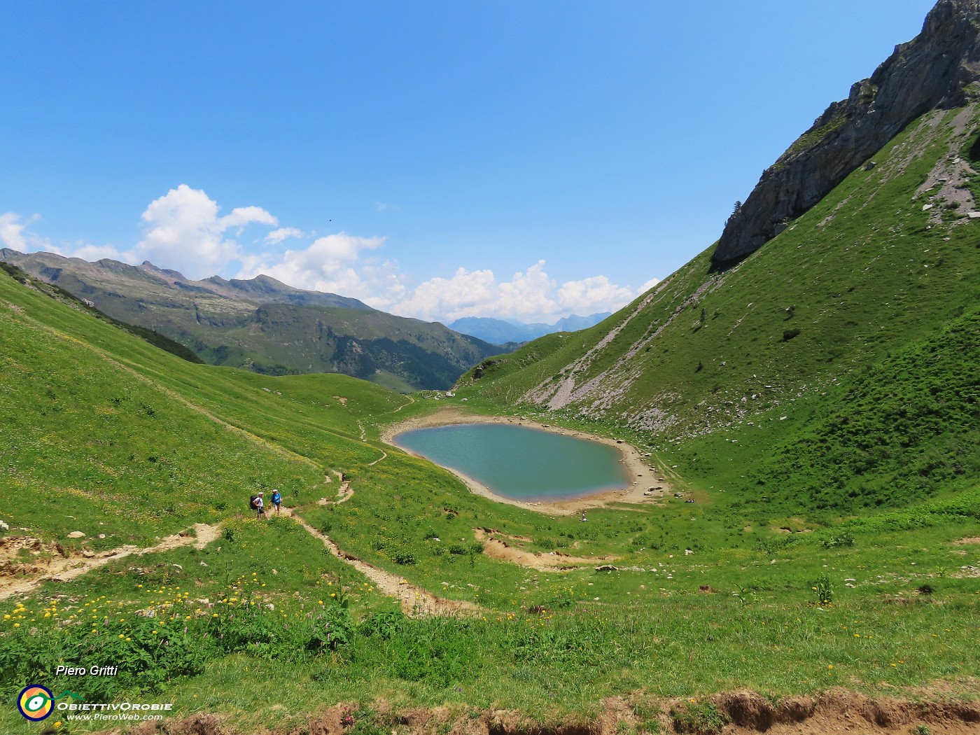 59 Il Lago Branchino (1784 m) dal Passo Branchino (1821 m).JPG
